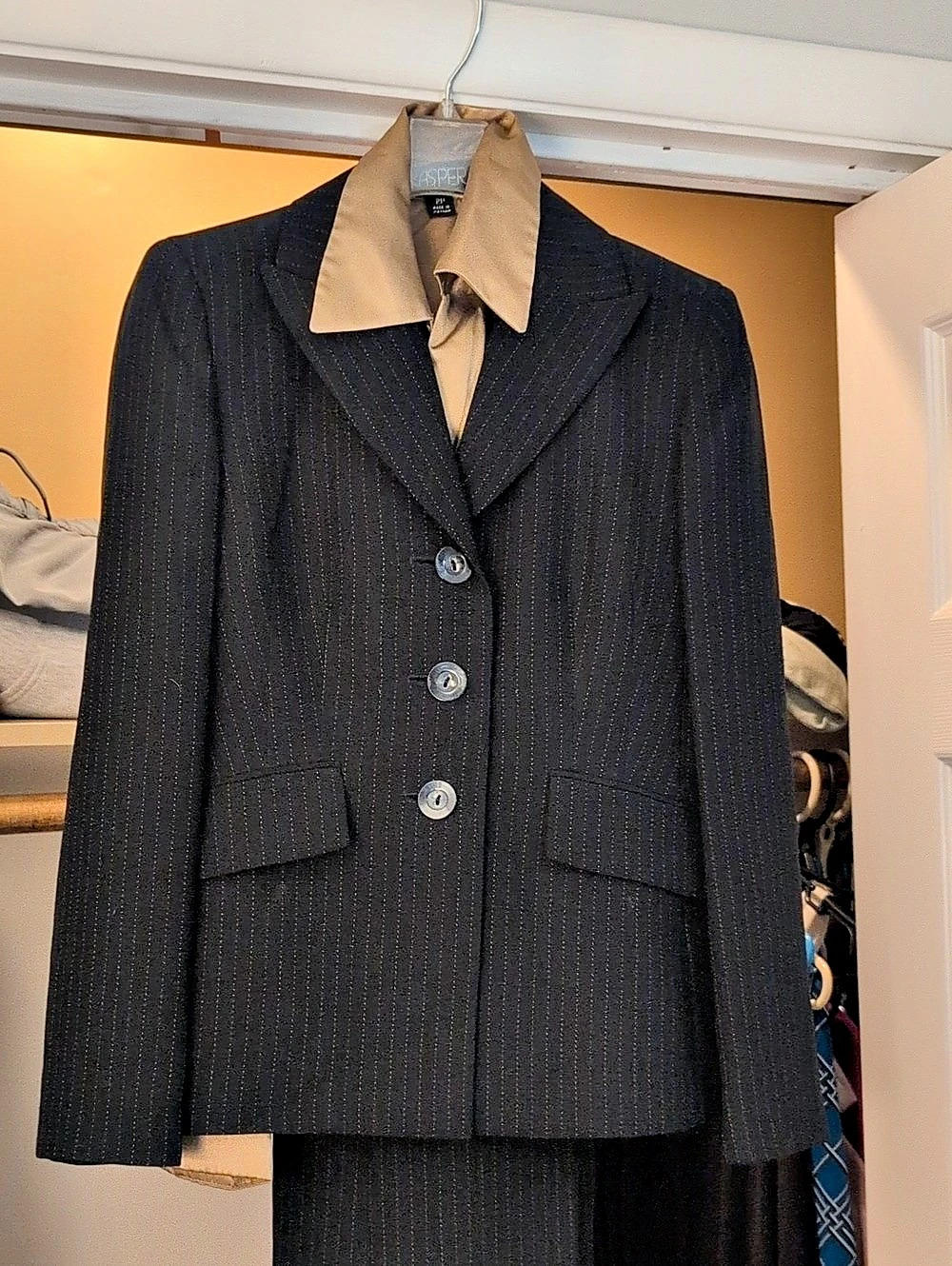 Kasper Striped Blazer and Pant Suit Set in Black Size 2P Like New